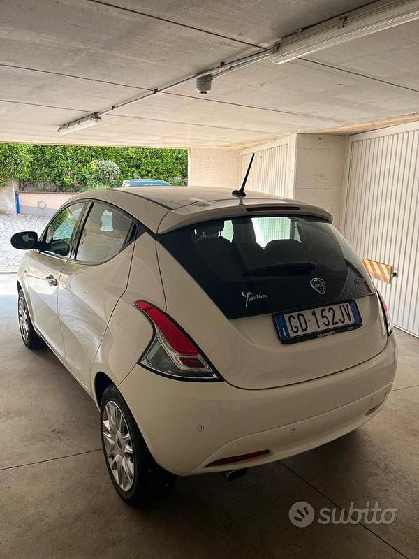 Usata Lancia Ypsilon 69 CV (50 kW) 2020 Bianco Utilitaria