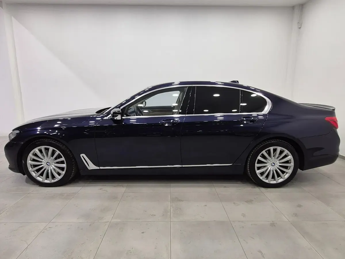 Begagnad BMW 730 Luxury Line 265 HK (194 kW) 2016 Blå Sedan