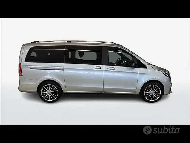 Usata Mercedes V220 Premium 163 CV (119 kW) 2022 Grigio chiaro Monovolume