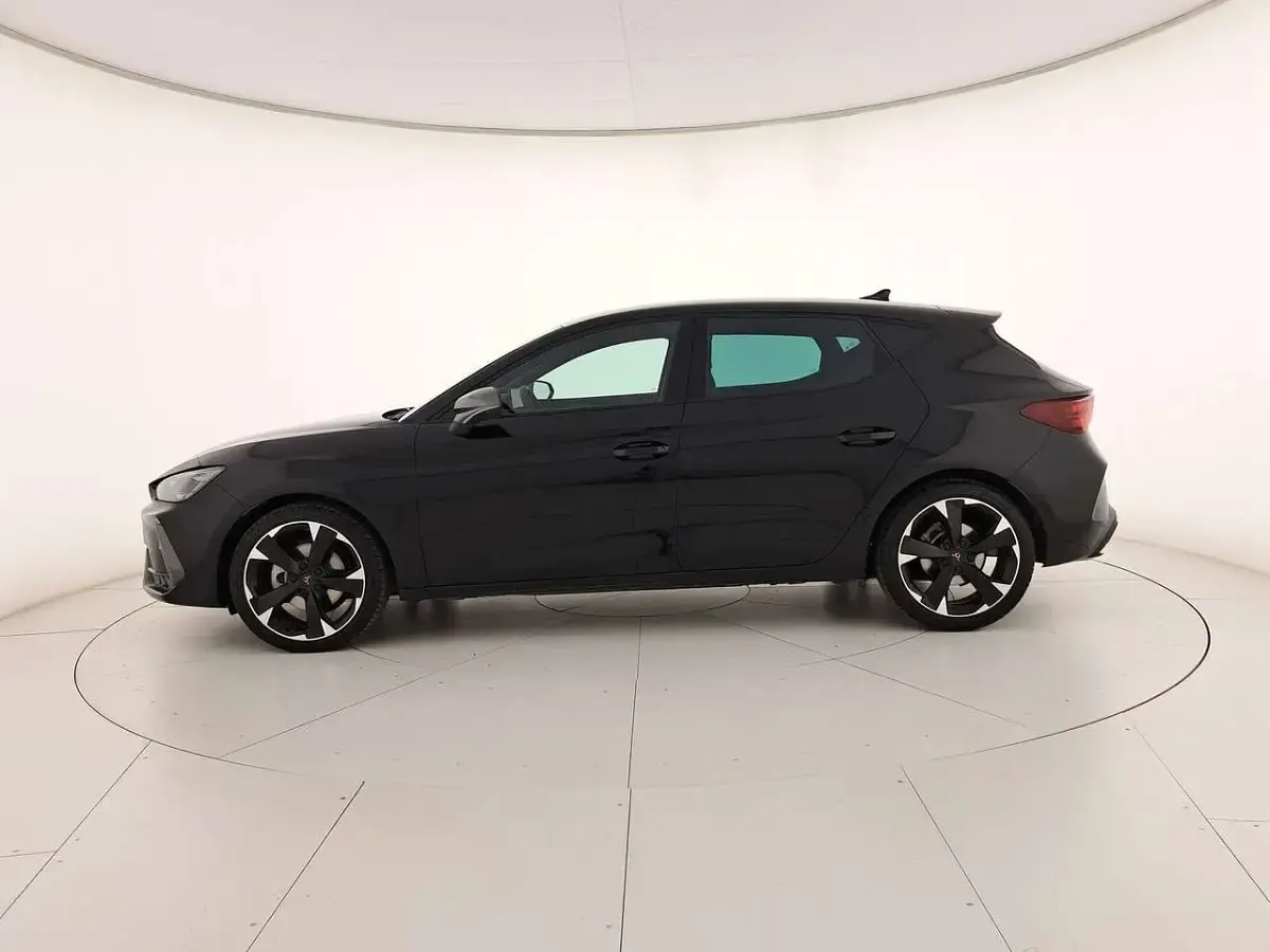 Usata Cupra Leon 150 CV (110 kW) 2025 Nero midnight Berlina