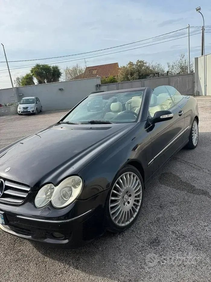 Usata Mercedes CLK320 218 CV (160 kW) 2006 Nero Cabrio