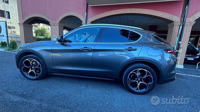 Usata Alfa Romeo Stelvio Executive 210 CV (154 kW) 2019 Marrone SUV