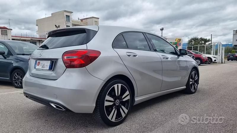 Usata Mercedes A180 Premium 108 CV (79 kW) 2017 Grigio Berlina