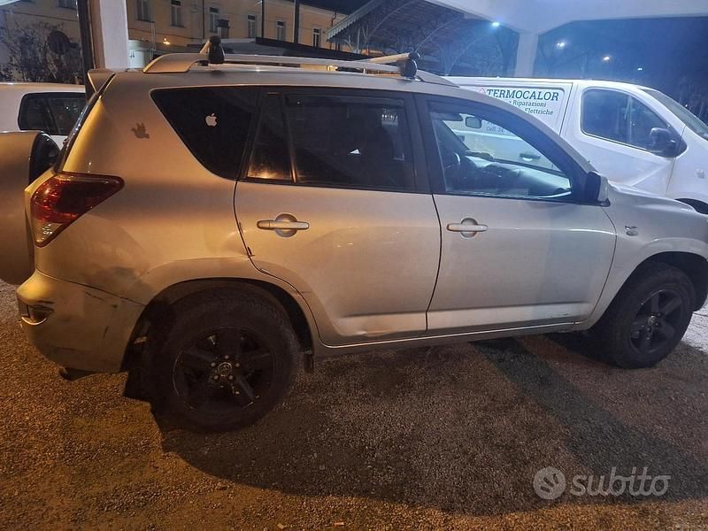 Usado Toyota RAV4 136 CV (100 kW) 2008 SUV