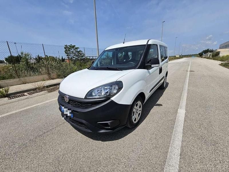 Bianco Usata 2018 Fiat Doblò Monovolume | 10.900 € (Buon prezzo) - Immagine 1/4