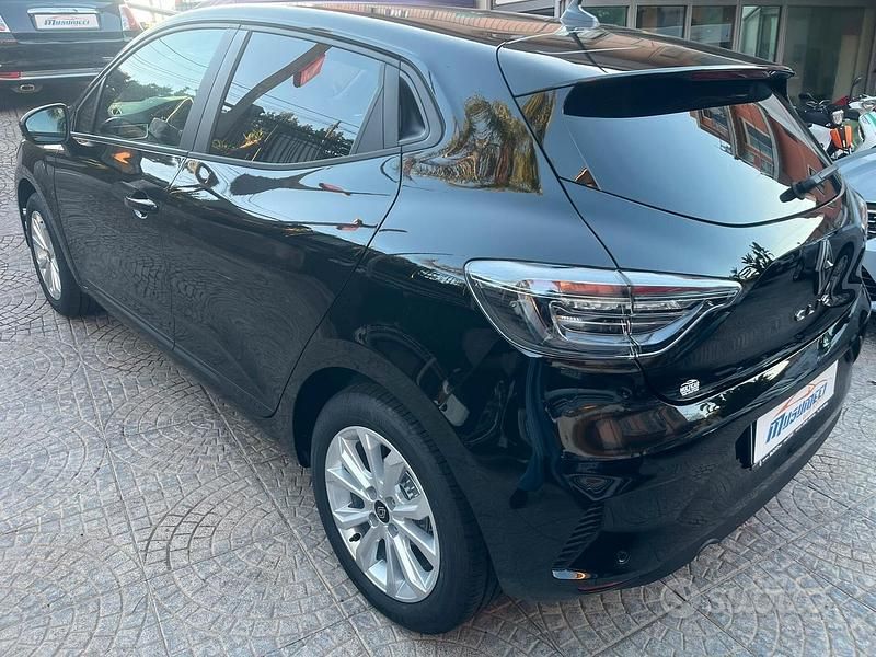 Nuova Renault Clio V Techno 90 CV (66 kW) 2025 Nero Berlina