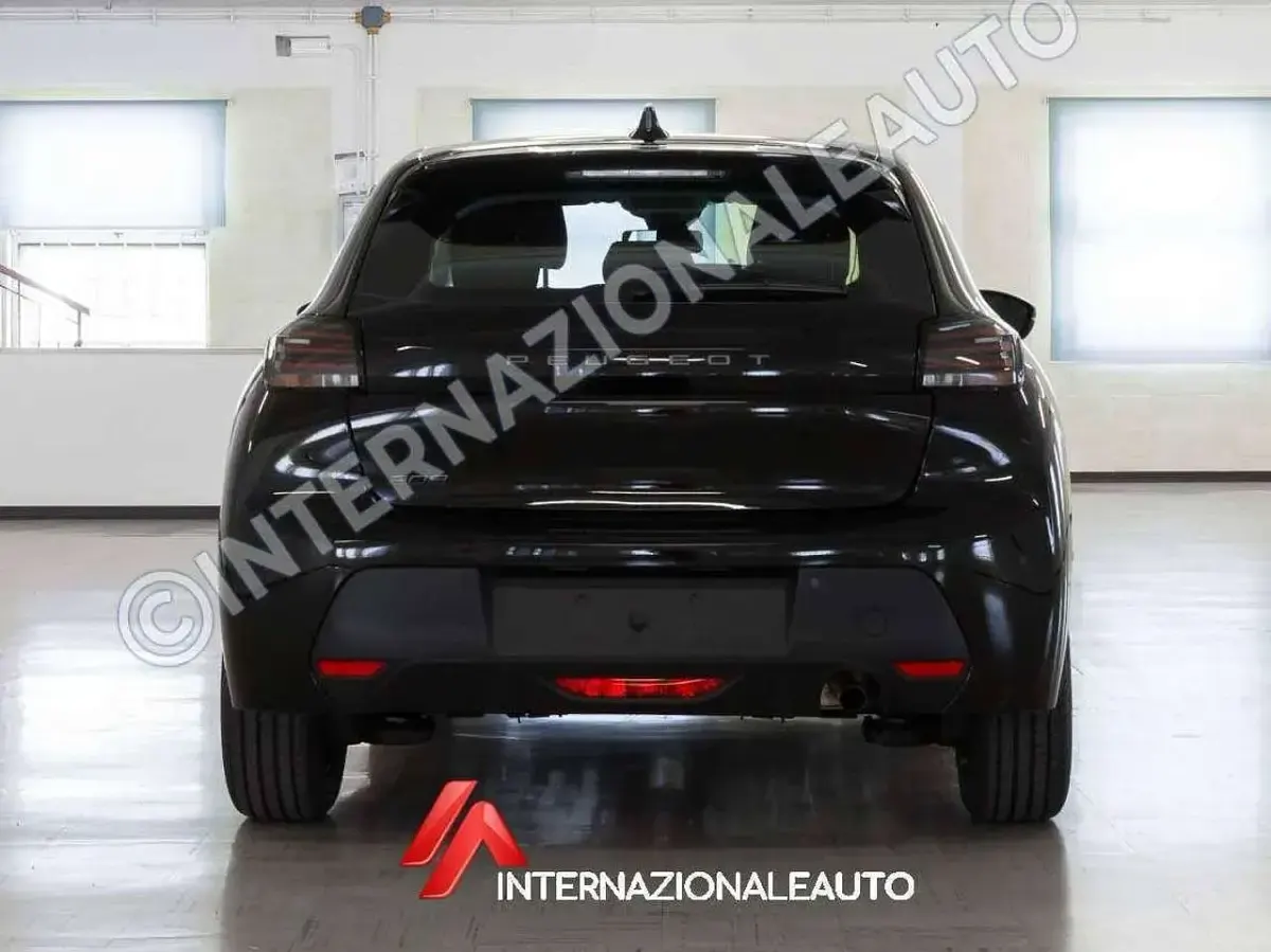 Usata Peugeot 208 Active 75 CV (55 kW) 2024 Nero Utilitaria