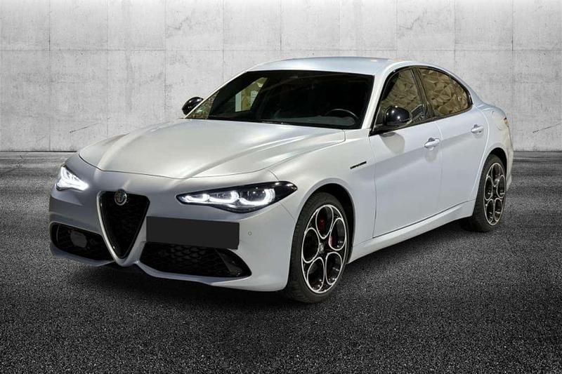 Argento Usata 2023 Alfa Romeo Giulia Competizione Tre volumi | 40.950 € (Cara) - Immagine 1/4