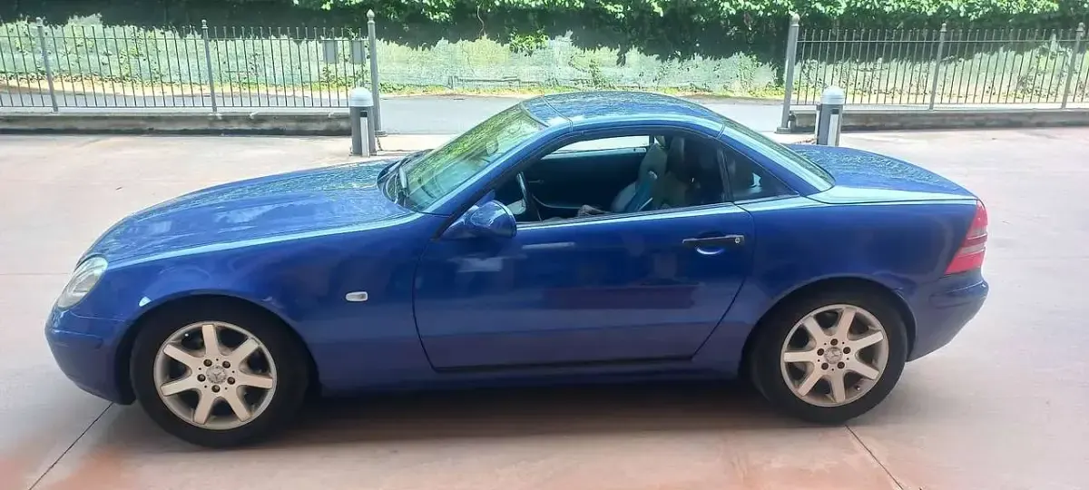Usata Mercedes SLK200 136 CV (100 kW) 1999 Blu/azzurro Cabrio