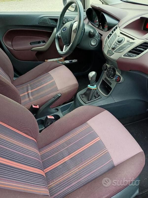 Usata Ford Fiesta 70 CV (51 kW) 2009 Grigio Utilitaria