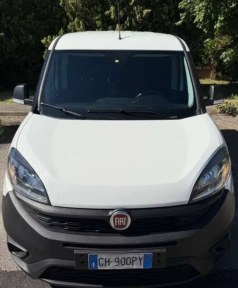 Usata Fiat Doblò Active 105 CV (77 kW) 2021 Bianco gelato Monovolume