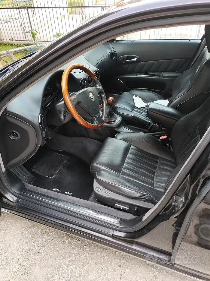 Usata Alfa Romeo 166 150 CV (110 kW) 2001 Nero Berlina