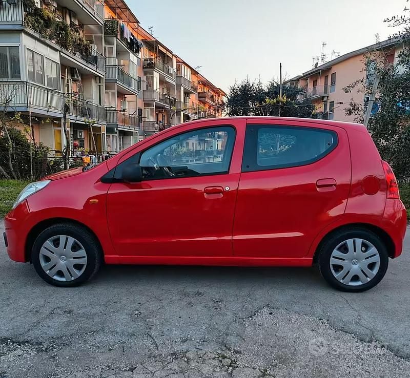 Usata Nissan Pixo 68 CV (50 kW) 2010 Rosso Utilitaria