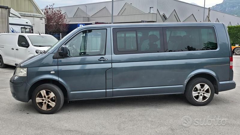 Usata VW Caravelle 131 CV (96 kW) 2008 Furgone