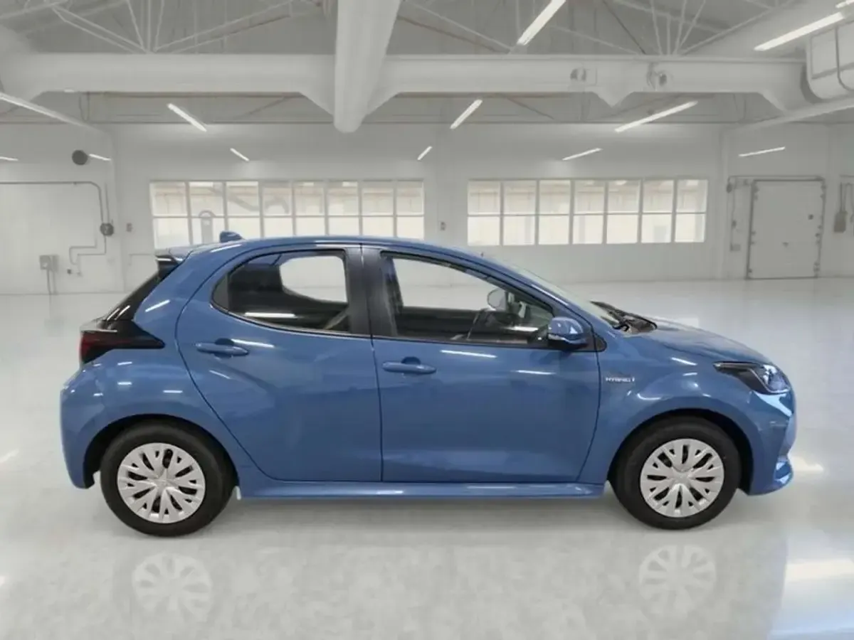 Usata Toyota Yaris Hybrid Business Edition 92 CV (67 kW) 2021 Blu Berlina