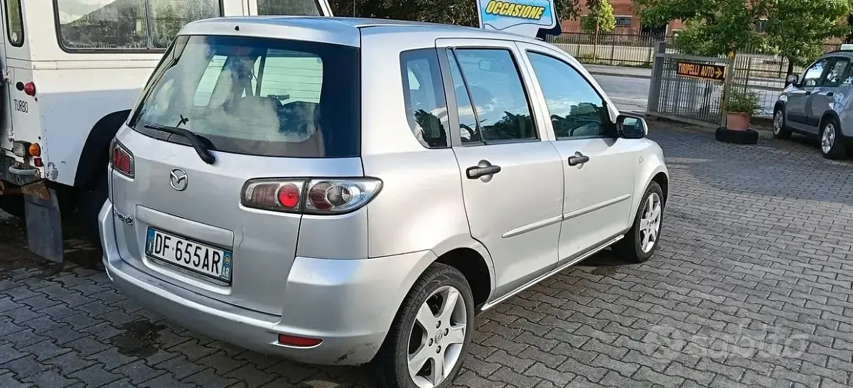 Usata Mazda 2 68 CV (50 kW) 2006 Grigio Utilitaria