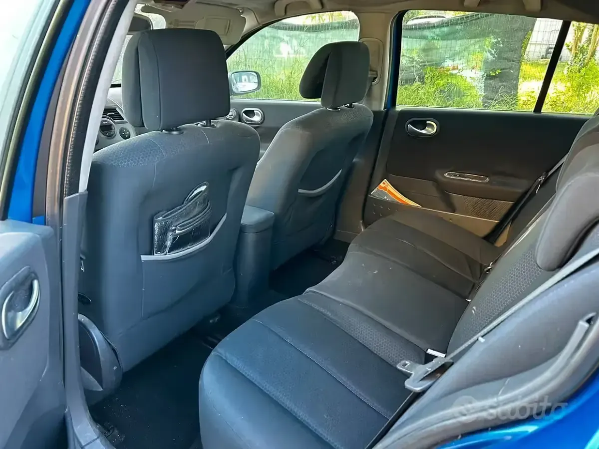 Usata Renault Mégane II 98 CV (72 kW) 2003 Bluazzurro Berlina