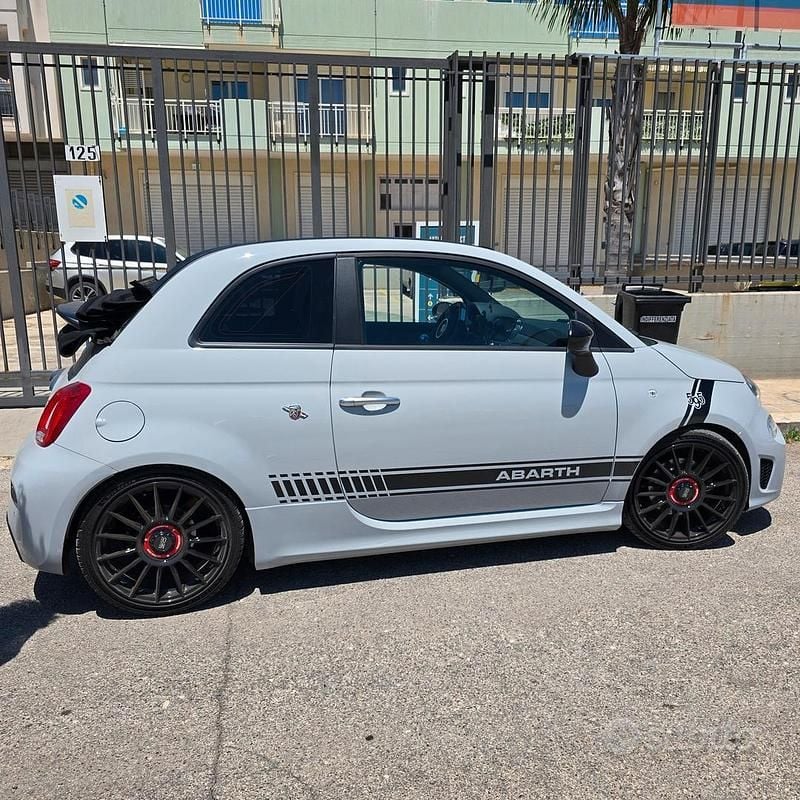 Usata Abarth 595C 180 CV (132 kW) 2023 Grigio Cabrio