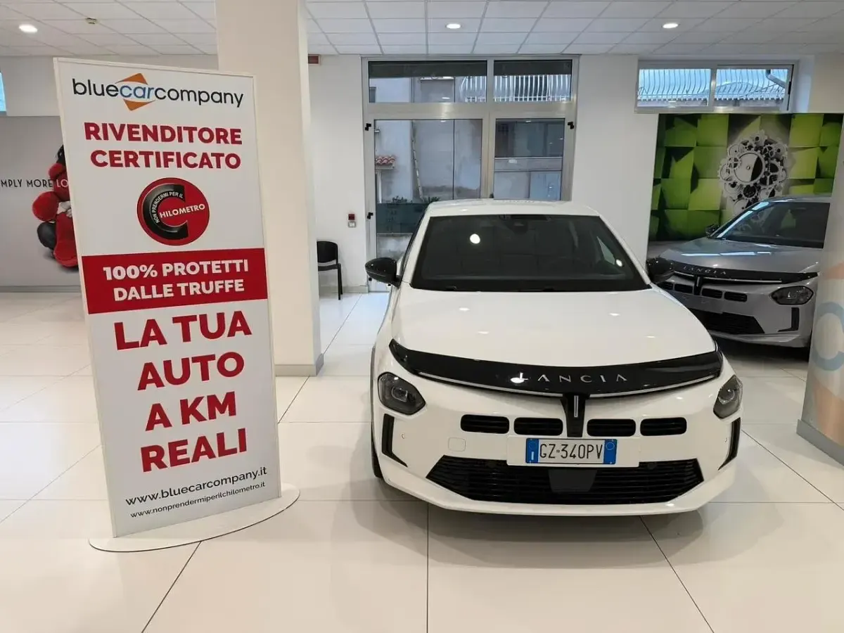 Usata Lancia Ypsilon 100 CV (73 kW) 2025 Bianco Utilitaria