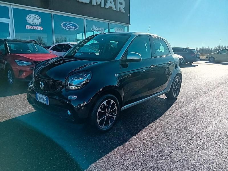Usata Smart ForFour Passion 71 CV (52 kW) 2016 Nero Utilitaria