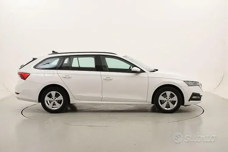 Usata Skoda Octavia Executive 150 CV (110 kW) 2022 Bianco Station wagon