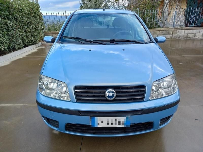Usata Fiat Punto Classica 69 CV (50 kW) 2004 Grigio Berlina