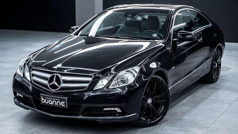 Nero metallizzato Usata 2010 Mercedes E250 Avantgarde Coupé | 6999 € (Super prezzo) - Immagine 1/4