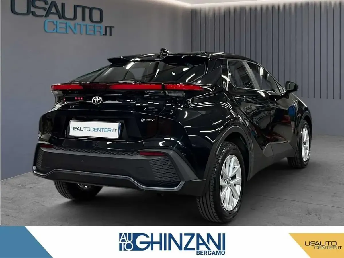 Usata Toyota C-HR Active 140 CV (102 kW) 2024 Nero SUV