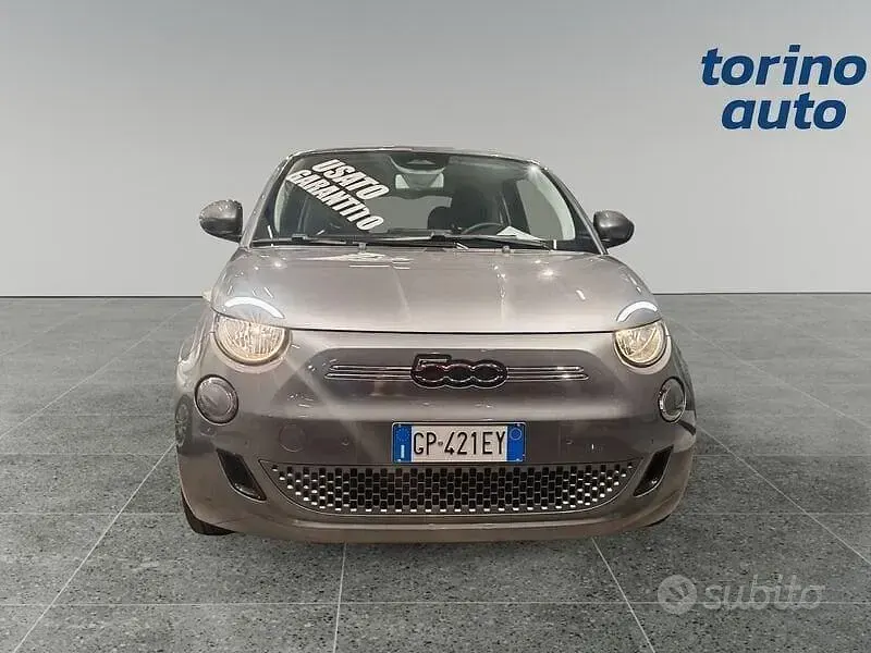 Usata Fiat 500e La Prima 69 kW (95 CV) 2023 Grigio Berlina