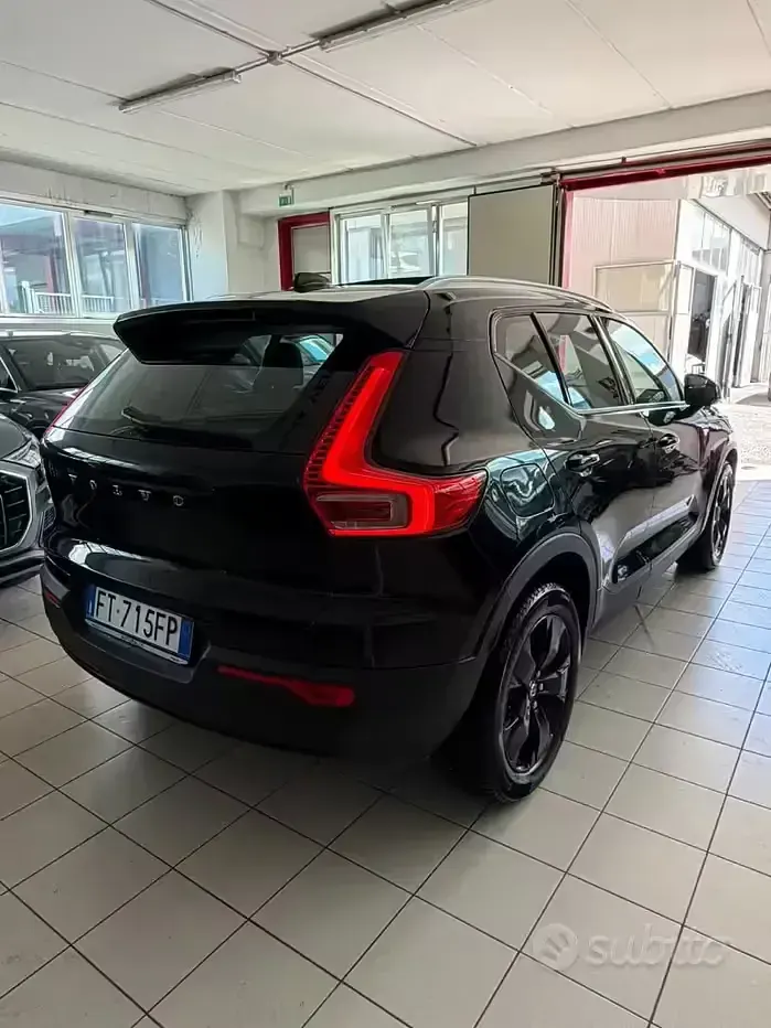 Usata Volvo XC40 Momentum 190 CV (139 kW) 2019 Nero SUV