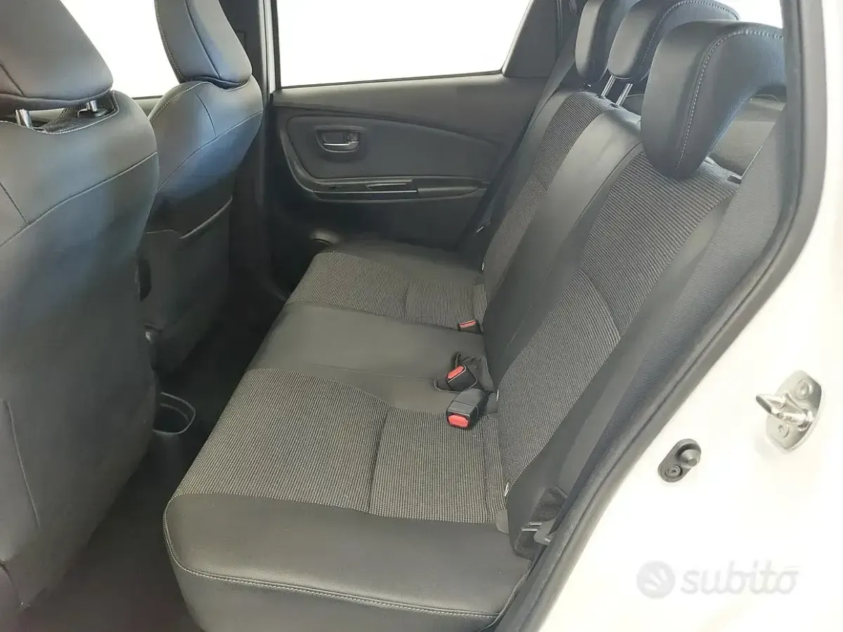 Usata Toyota Yaris Hybrid Style 101 CV (74 kW) 2018 Bianco Berlina