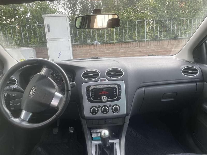 Usata Ford Focus 110 CV (80 kW) 2007 Argento Berlina