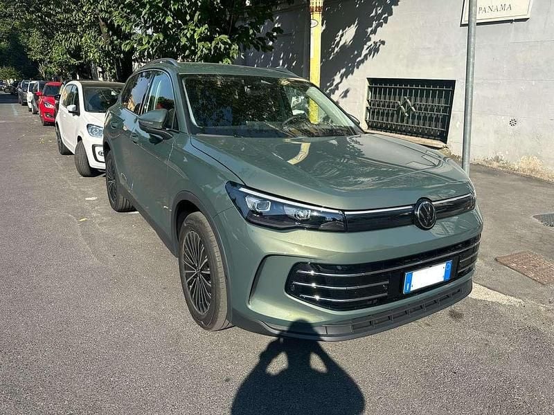 Usata VW Tiguan Elegance 150 CV (110 kW) 2025 Verde SUV