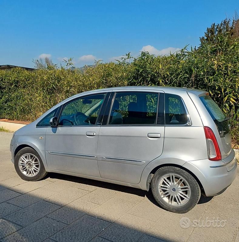 Usata Lancia Musa 69 CV (50 kW) 2010 Grigio Monovolume
