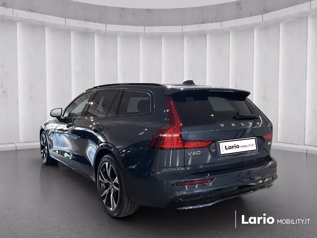 Nuova Volvo V60 Plus 197 CV (144 kW) 2025 Station wagon