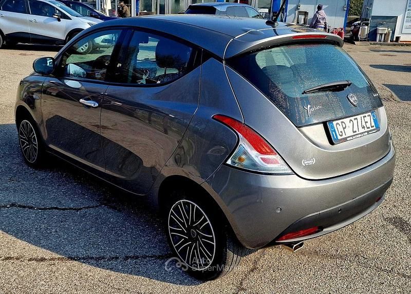 Usata Lancia Ypsilon 69 CV (50 kW) 2023 Gray Utilitaria