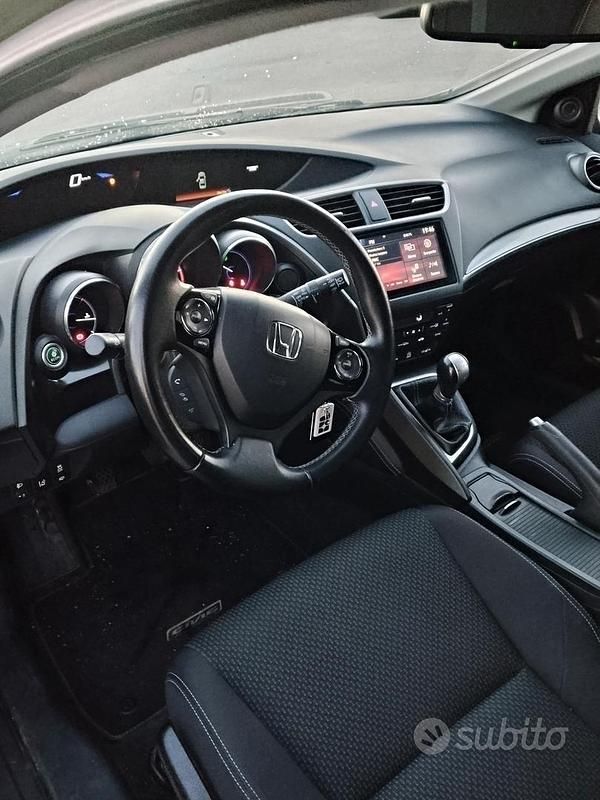 Usata Honda Civic 120 CV (88 kW) 2015 Grigio Station wagon