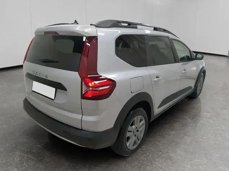 Käytetty Dacia Jogger Comfort 100 HP (73 kW) 2022 Harmaa Tila-auto
