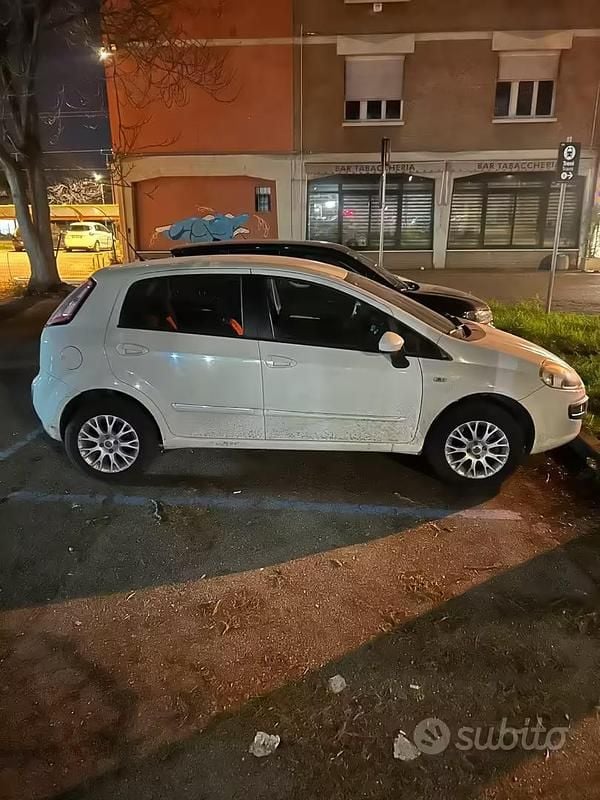 Usata Fiat Punto 77 CV (56 kW) 2010 Bianco Utilitaria