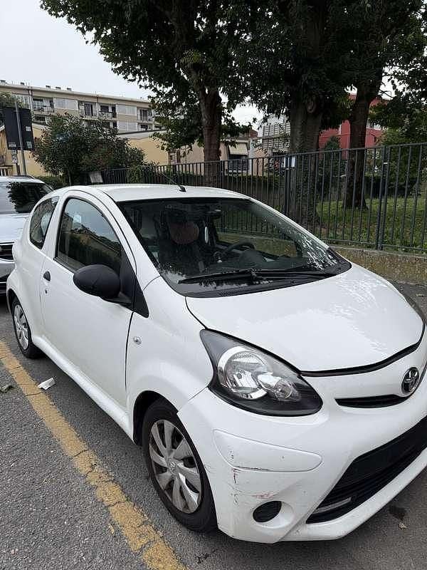 Usata 2014 Toyota Aygo Edition Due volumi | 3200 € (Super prezzo) - Immagine 1/3