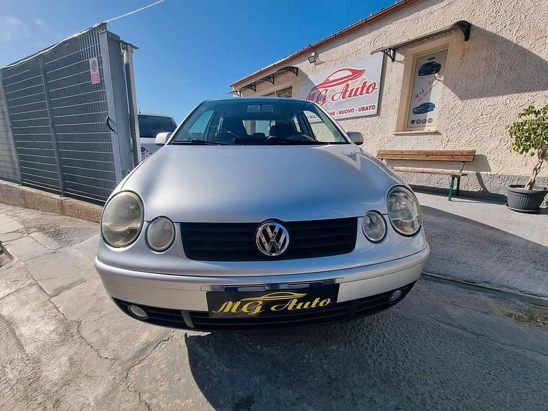 Usata VW Polo Comfortline 63 CV (46 kW) 2004 Argento Berlina