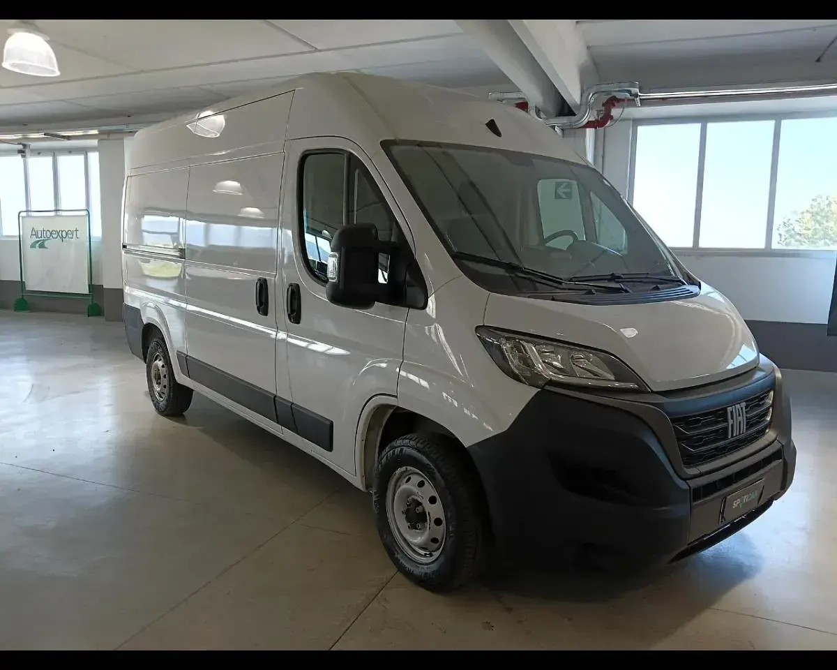 Begagnad Fiat Ducato Easy 140 HK (102 kW) 2023 Vit Van