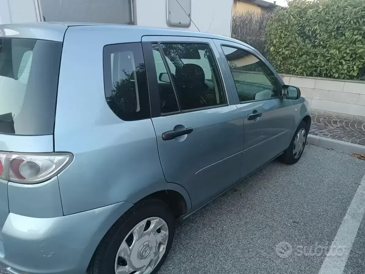 Usata Mazda 2 68 CV (50 kW) 2006 Bluazzurro Utilitaria