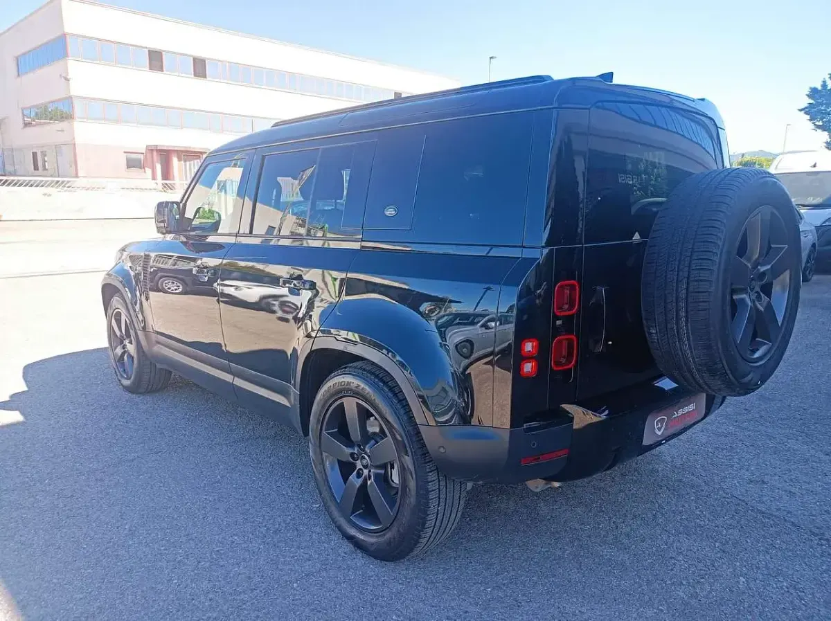 Usata Land Rover Defender SE Dynamic 249 CV (183 kW) 2023 Nero SUV