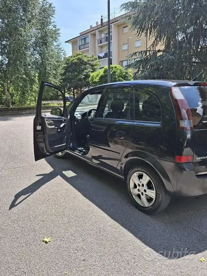 Usata Opel Meriva 110 CV (80 kW) 2015 Nero Monovolume