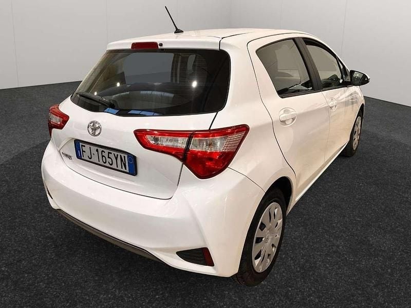 Usata Toyota Yaris Active 69 CV (50 kW) 2017 Bianco Berlina