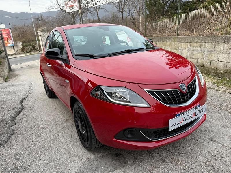 Usata Lancia Ypsilon Gold 69 CV (50 kW) 2022 Bianco Utilitaria