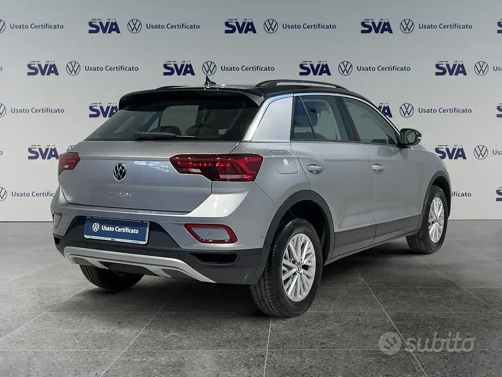 Usata VW T-Roc Life 150 CV (110 kW) 2024 Pyrit silver / tetto nero SUV