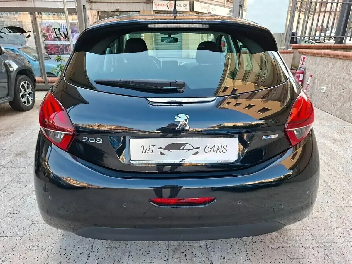 Usata Peugeot 208 82 CV (60 kW) 2016 Nero Utilitaria