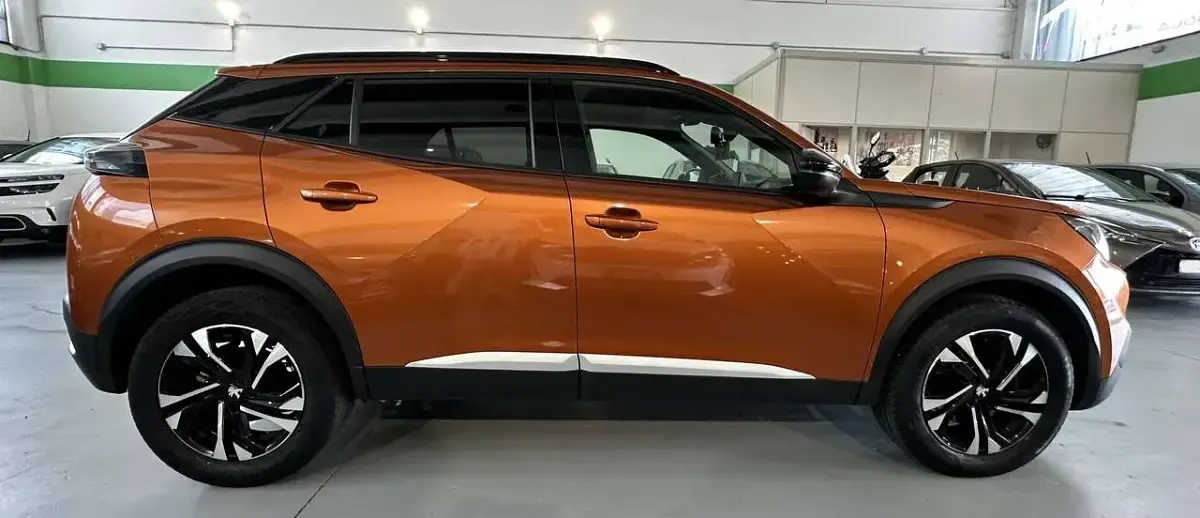 Usata Peugeot 2008 Allure 131 CV (96 kW) 2023 Arancione SUV